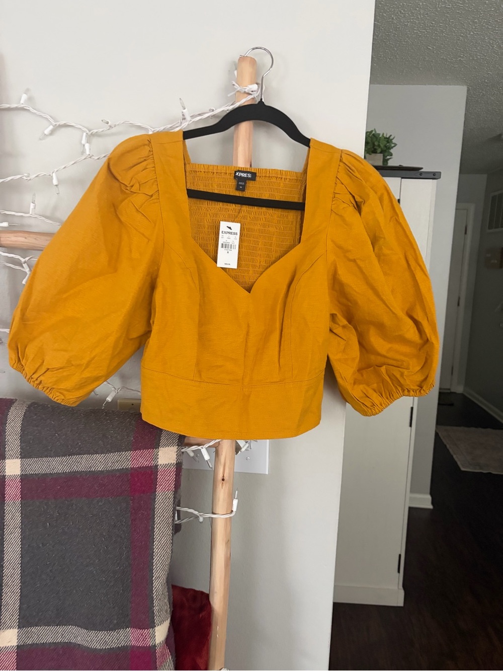 Express Mustard Puff-Sleeve Crop Top